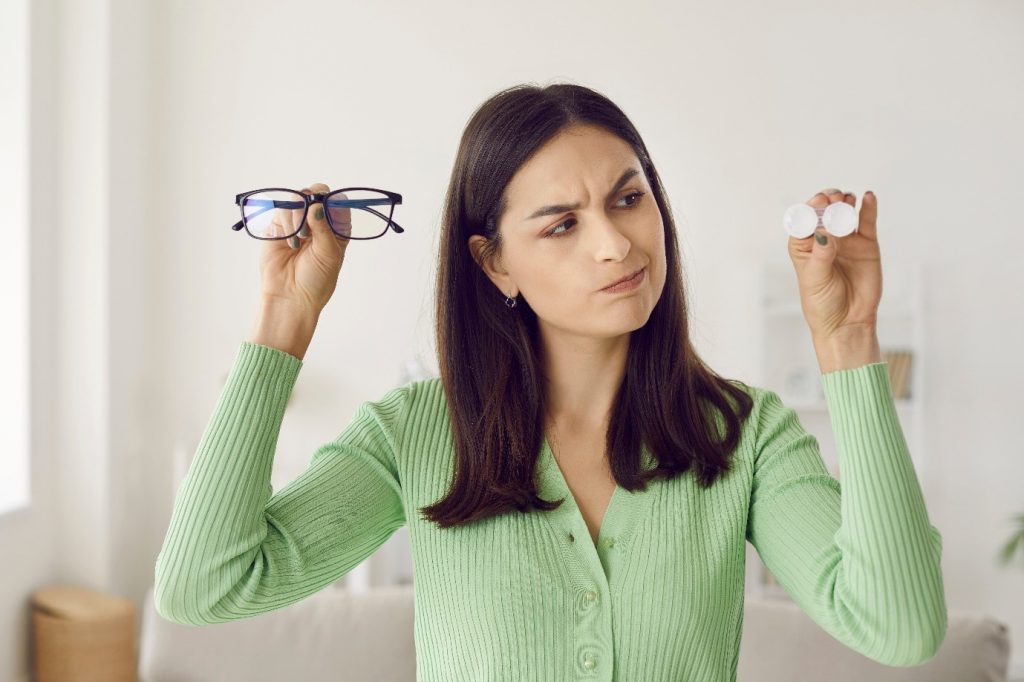 contact lenses vs Glasses