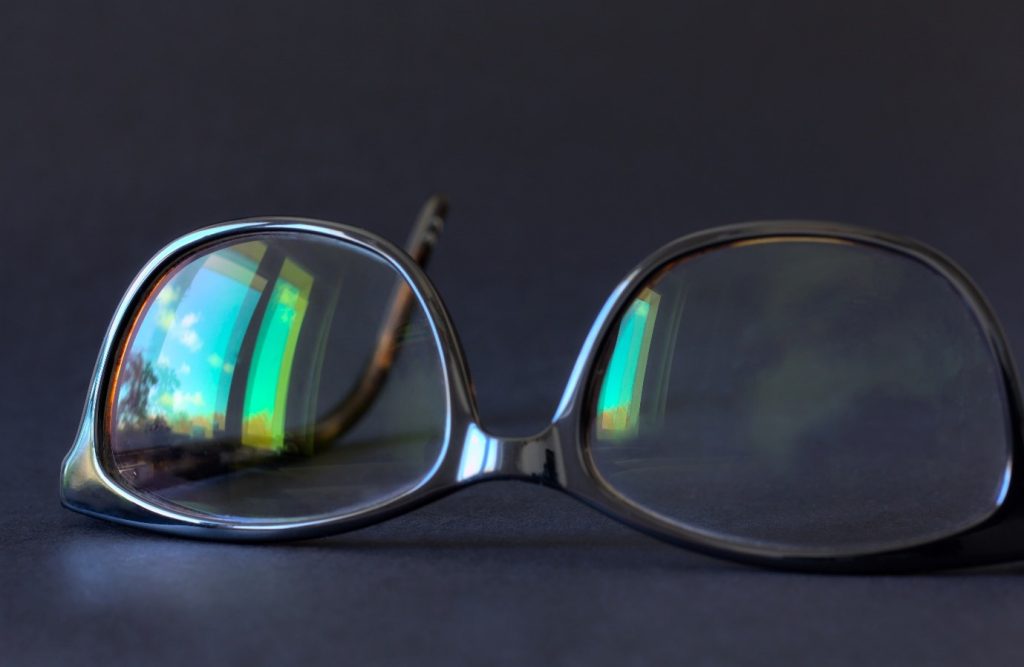How Anti-Glare Glasses Can Be Helpful