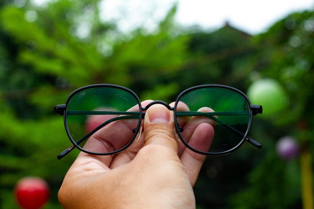 Mirrored Sunglasses vs Polaroid Sunglasses